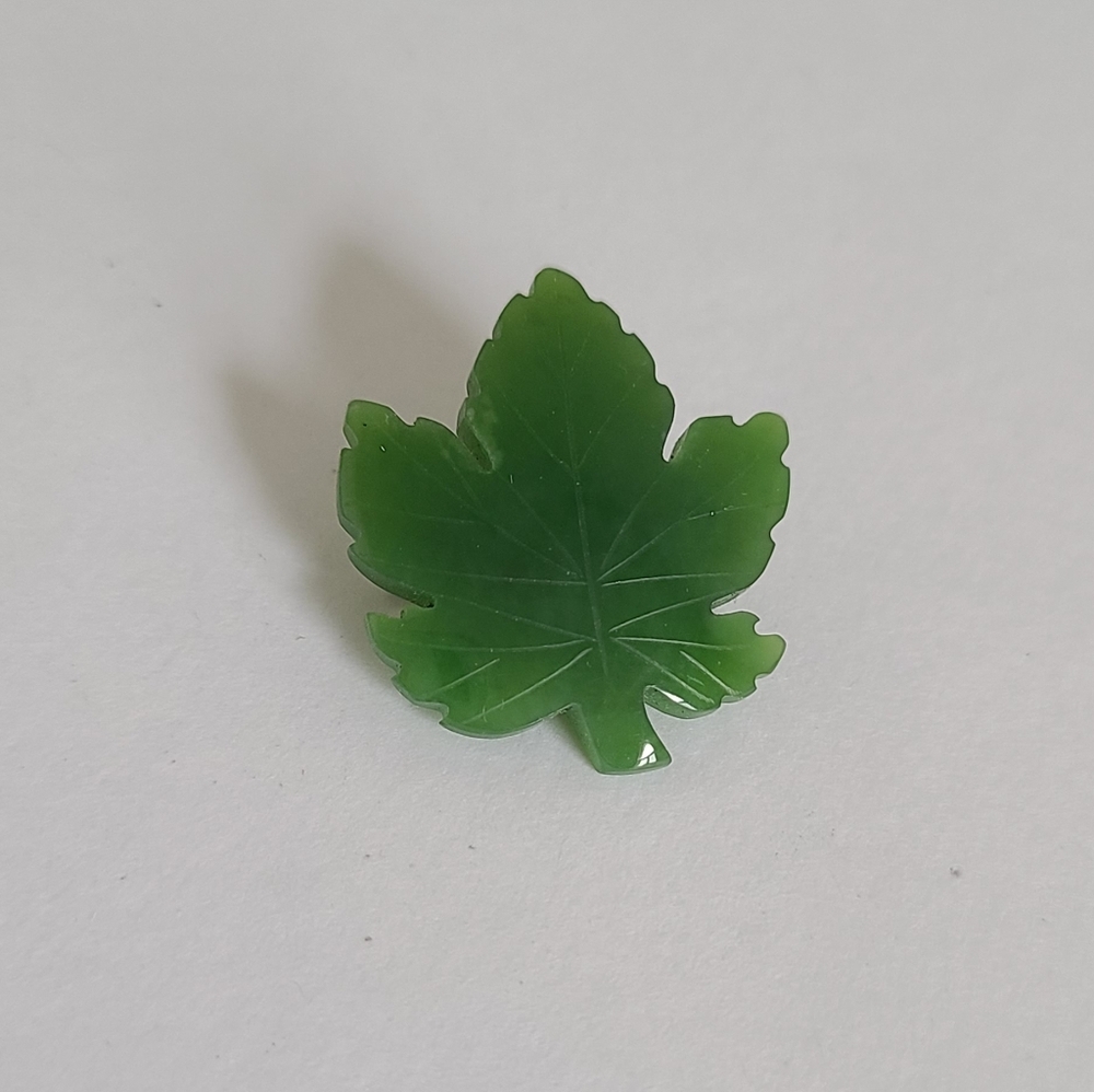 Vintage Boho Natural Carved Jade Small Canada Figural Maple Leaf Brooch Pin